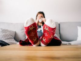 ¿Por qué huelen mal los pies y cómo puedo evitarlo?